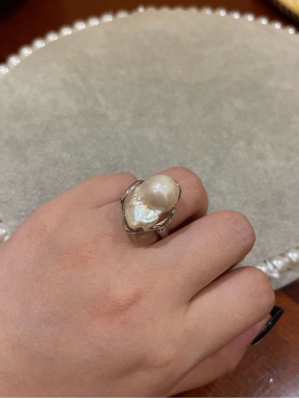 Elegant White Baroque Pearl Ring in Silver 18 - Picture 2 of 3